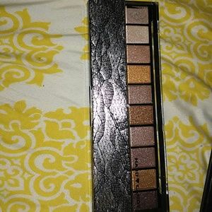 Hard candy 524 eyeshadow palette